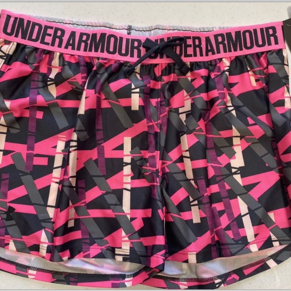 Girl Under Armour athletic shorts pink grey pattern sz XL A1